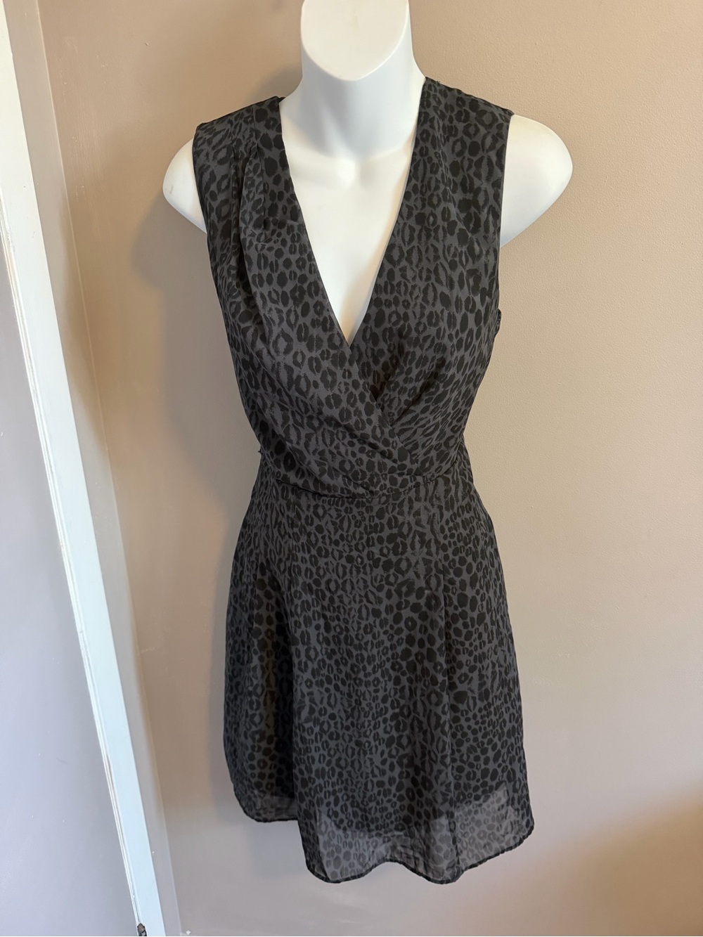 Kirna Zabête at Target Black Grey Animal Print V-Neck Dress Size 8